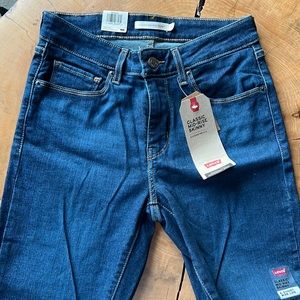 NWT LEVIS Classic Mid-Rise Skinny